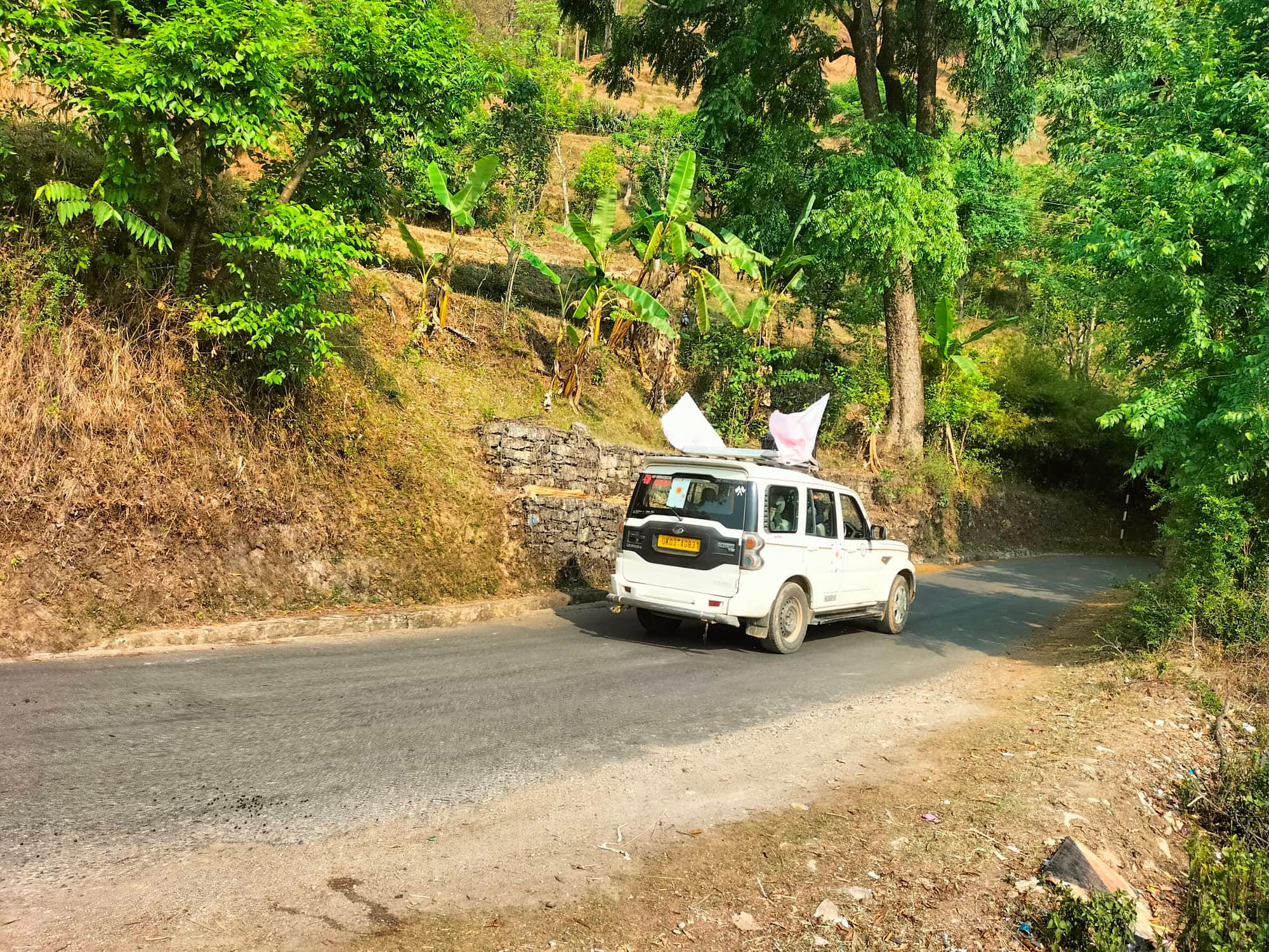 बैतडीमा एमालेको प्रचारमा भारतीय नम्बरको गाडी प्रयोग 